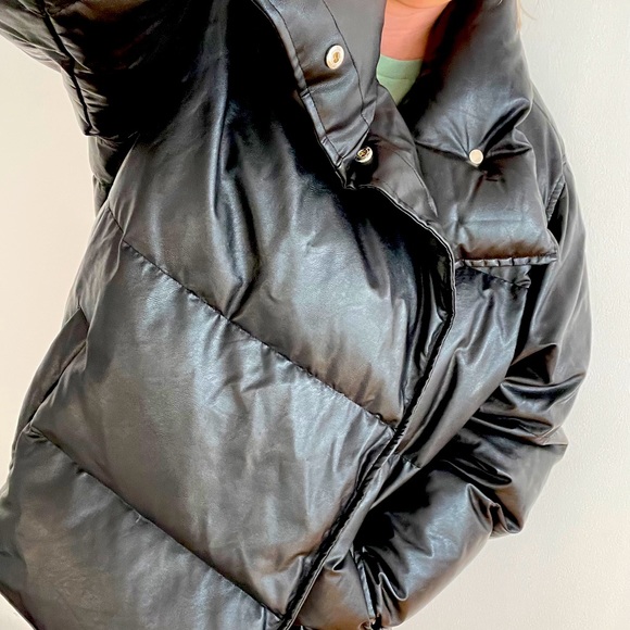 Oversize Hip Length Black Leather Puffer Jacket - Picture 13 of 13